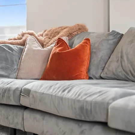 Stylish Penthouse Retreat With En-suites Apartment *