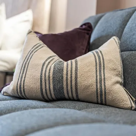 Stylish Penthouse Retreat With En-suites * Leeds (West Yorkshire)