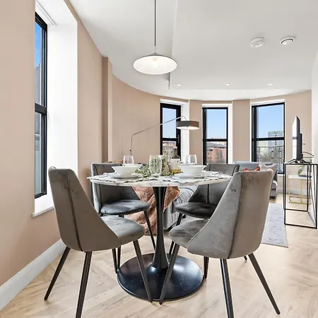 Stylish Penthouse Retreat With En-suites