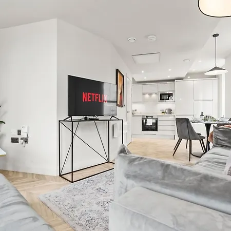 Apartment Stylish Penthouse Retreat With En-suites