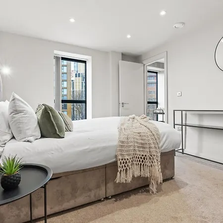 Stylish Penthouse Retreat With En-suites