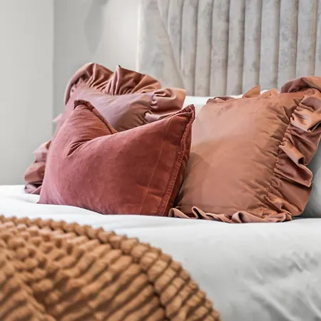 Stylish Penthouse Retreat With En-suites Apartment *